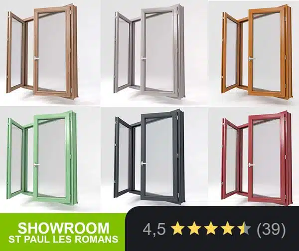 Fenêtres en différents coloris présentées en showroom à Saint-Paul-lès-Romans, avec modèles ouverts et évaluation client affichée (4,5 étoiles sur 39 avis).